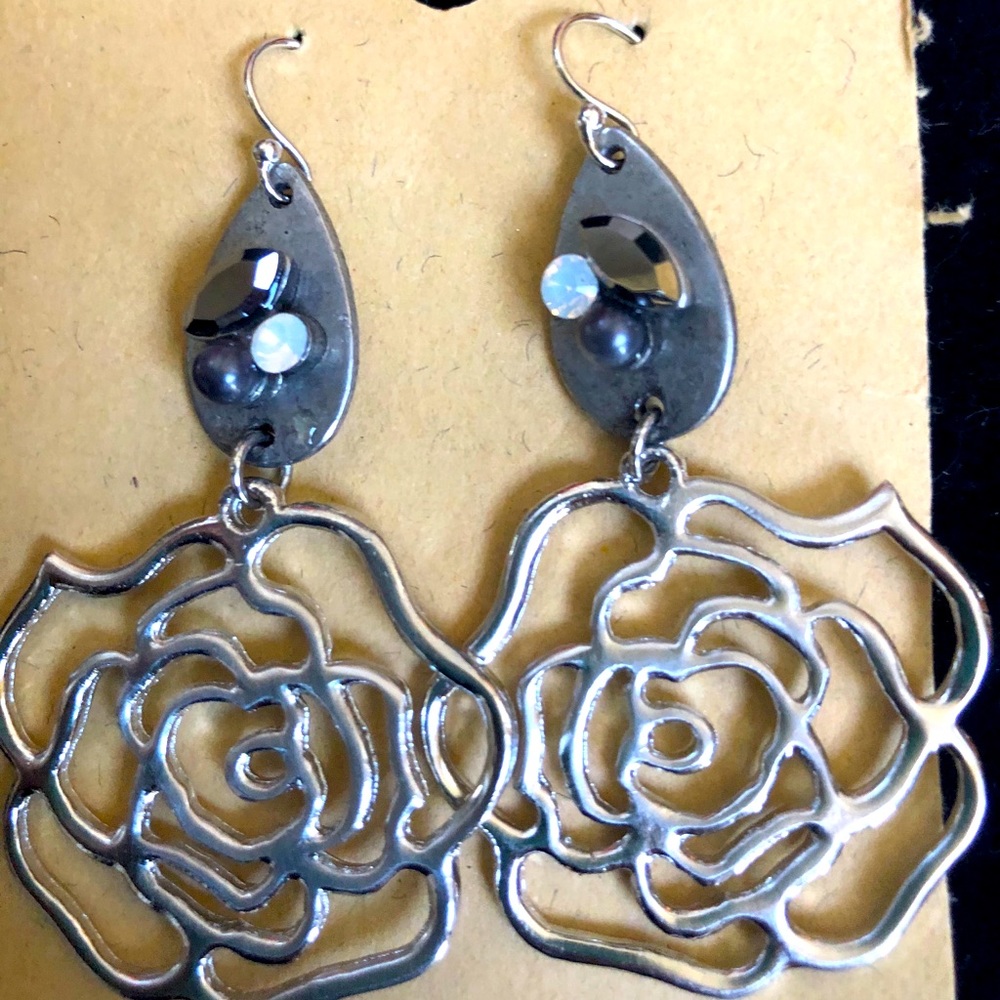 ⬇️Retro style Flower Earrings